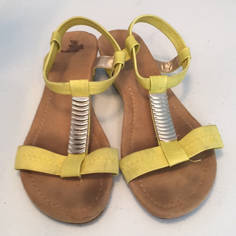 🐶4 for $20 Madeline Stuart T strap sandal